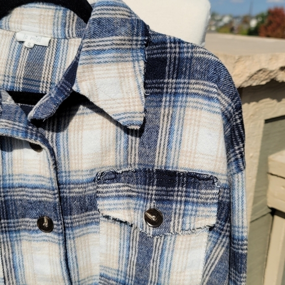 LA MIEL NAVY BLUE & CREAM PLAID CROPPED SHACKET, SZ SMALL - Picture 6 of 13